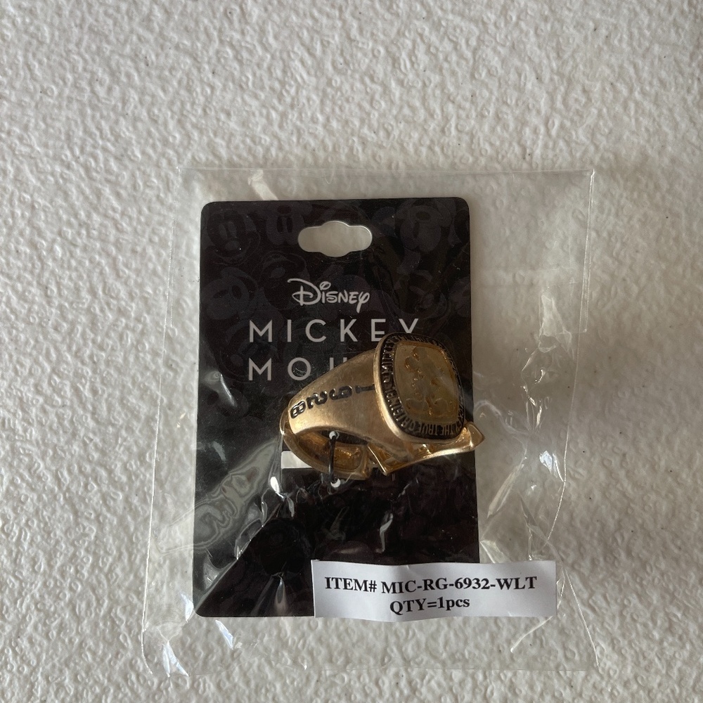 🍀NWT Disney Mickey Mouse Ring🍀
